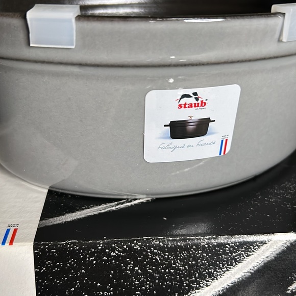 Williams Sonoma Staub Enameled Cast Iron Pig Dutch Oven 🇫🇷🐖 - Picture 10 of 17